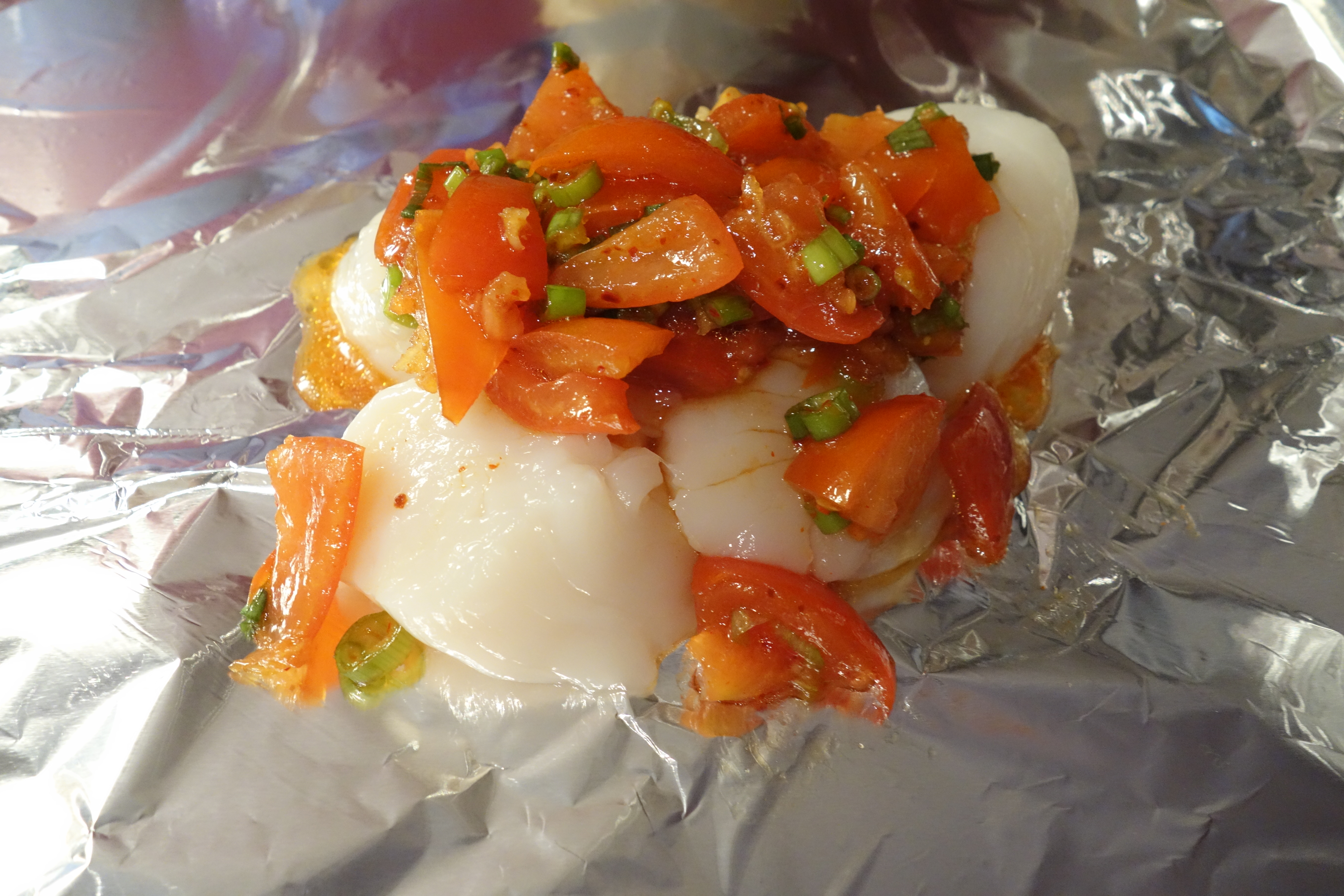 scallops and tomatoes about to be packeted :: by radish*rose