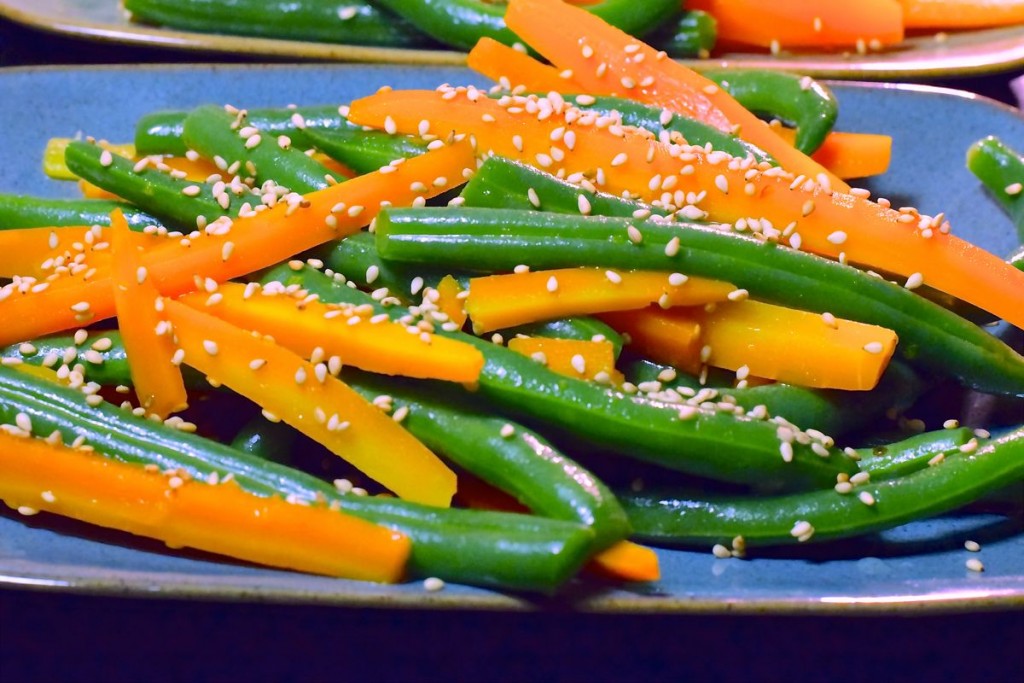 chilled crisptender sesame green beans and carrots radish*rose